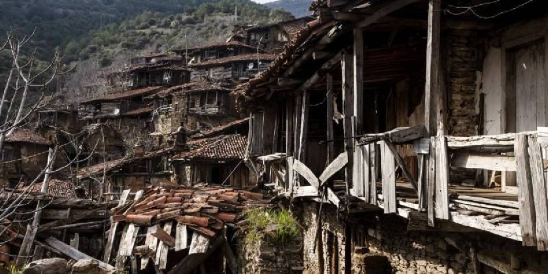 Haritada bir hayalet gibi duran köy! Karanlıkta fısıldayan, aydınlıkta ürküten evlerle dolu… Burası Türkiye’de… 6